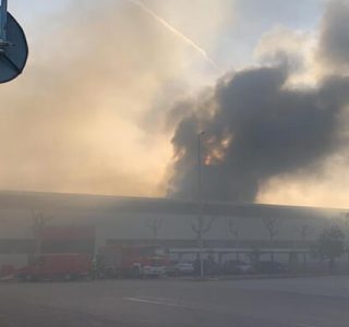Incendi al museu històric de la Seat a la Zona Franca